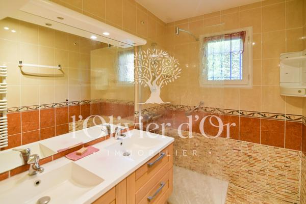 Vaison-la-Romaine (84110) Villa de plain pied avec piscine et garage