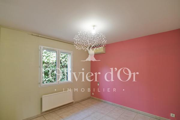 Vaison-la-Romaine (84110) Villa de plain pied avec piscine et garage