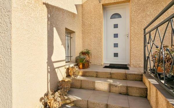 Maison à vendre    3 pièces •  Uzès