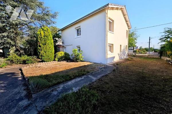 Quartier résidentiel calme de PONT-DU-CHATEAU - L'étude vous propose à la vente celle belle mai...