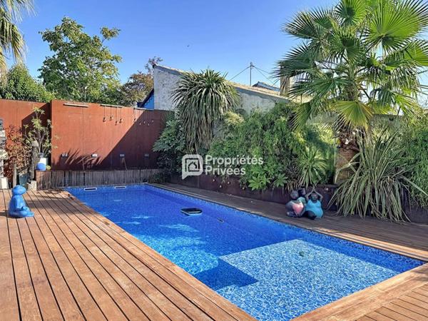 BORDEAUX  MAISON EN PIERRE RÉNOVÉE 345 M²  5 CHAMBRES  PISCINE  JARDIN PAYSAGER DE PLUS DE 1 500 M²