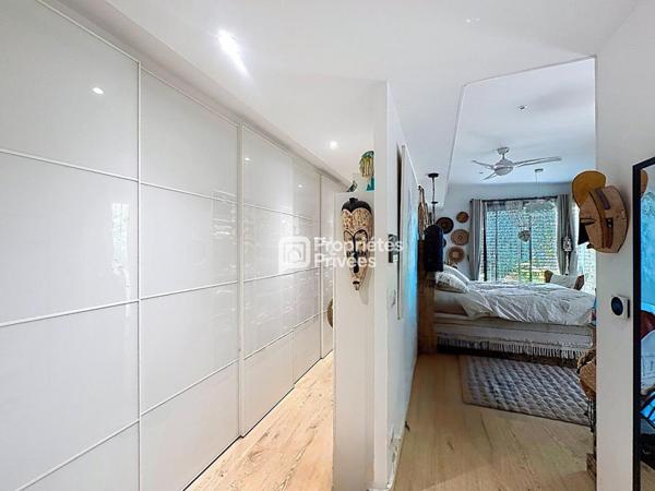 BORDEAUX  MAISON EN PIERRE RÉNOVÉE 345 M²  5 CHAMBRES  PISCINE  JARDIN PAYSAGER DE PLUS DE 1 500 M²