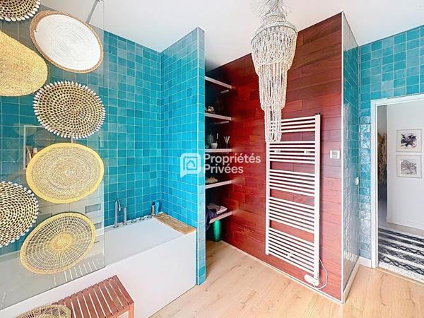 BORDEAUX  MAISON EN PIERRE RÉNOVÉE 345 M²  5 CHAMBRES  PISCINE  JARDIN PAYSAGER DE PLUS DE 1 500 M²