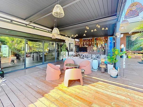 BORDEAUX  MAISON EN PIERRE RÉNOVÉE 345 M²  5 CHAMBRES  PISCINE  JARDIN PAYSAGER DE PLUS DE 1 500 M²