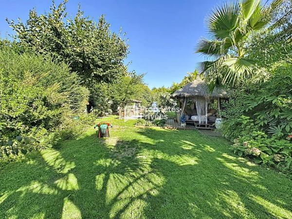 BORDEAUX  MAISON EN PIERRE RÉNOVÉE 345 M²  5 CHAMBRES  PISCINE  JARDIN PAYSAGER DE PLUS DE 1 500 M²