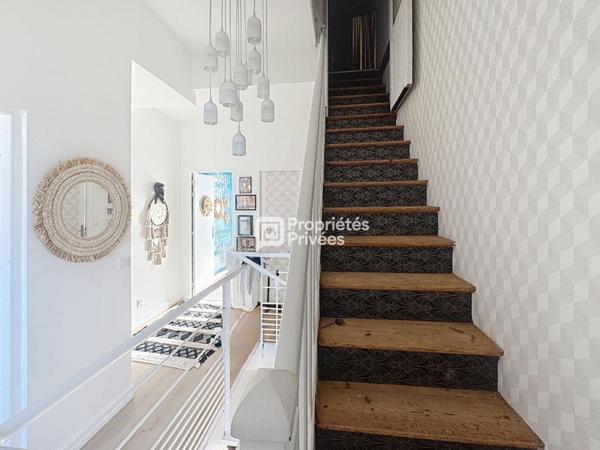 BORDEAUX  MAISON EN PIERRE RÉNOVÉE 345 M²  5 CHAMBRES  PISCINE  JARDIN PAYSAGER DE PLUS DE 1 500 M²