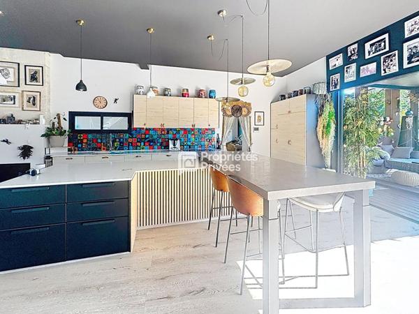 BORDEAUX  MAISON EN PIERRE RÉNOVÉE 345 M²  5 CHAMBRES  PISCINE  JARDIN PAYSAGER DE PLUS DE 1 500 M²