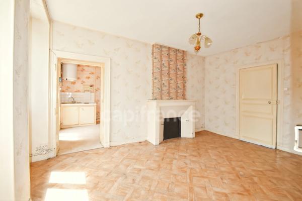 Immeuble à rénover au cœur de Méréville – Idéal investissement ou projet mixte pro/perso