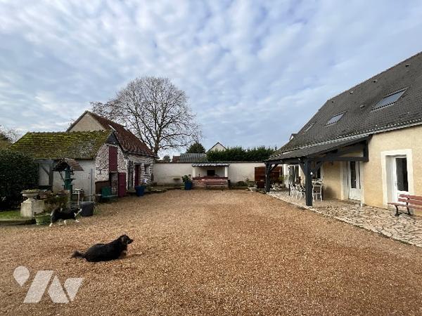 AUZOUER EN TOURAINE (37110) – Maison de village avec dépendances d’antan