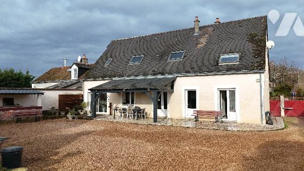 AUZOUER EN TOURAINE (37110) – Maison de village avec dépendances d’antan