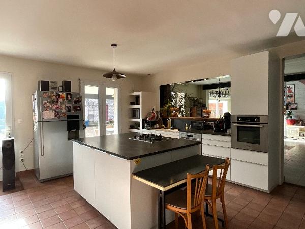 AUZOUER EN TOURAINE (37110) – Maison de village avec dépendances d’antan