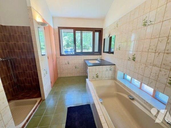 A vendre à MOËLAN-SUR-MER (29) UNE MAISON ARCHITECTURALE AU CoeUR DE LA NATURE

Originalité, ...