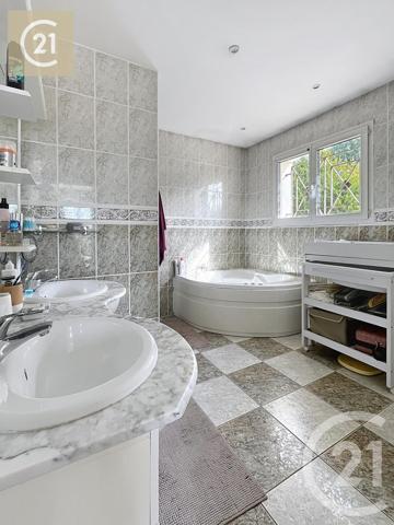 Maison à vendre  8 pièces - 246 m2 BEZIERS - 34