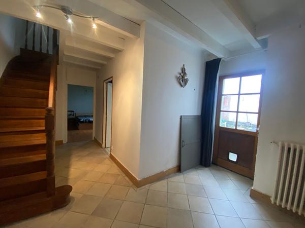 A Saujon maison de ville de 152 m²,1 étage, 3 chambres dont 1 au rez de chaussée ,avec son jardin clos.