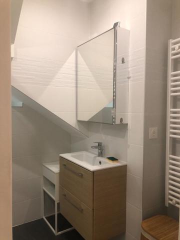 Gardanne centre ville - Studio meublé 26 m²  entièrement rénoivé.