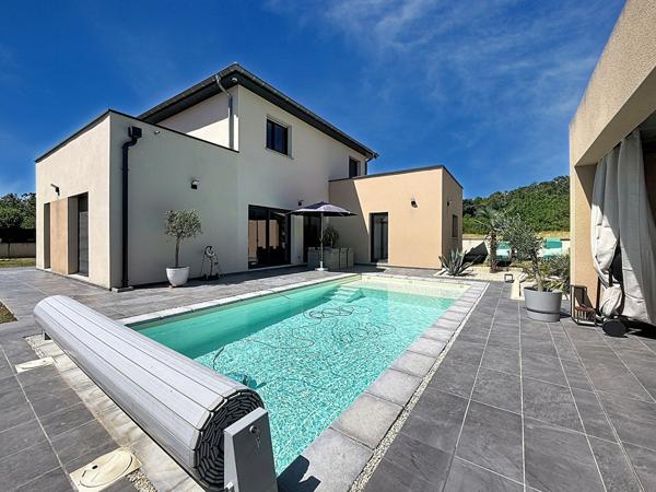 Maison contemporaine de 145m² habitable, 4 chambres,  un garage proches autoroute A 42