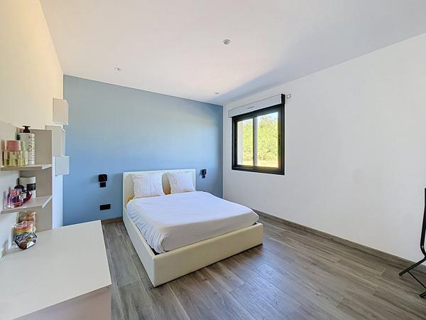 Maison contemporaine de 145m² habitable, 4 chambres,  un garage proches autoroute A 42