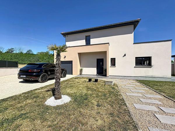 Maison contemporaine de 145m² habitable, 4 chambres,  un garage proches autoroute A 42