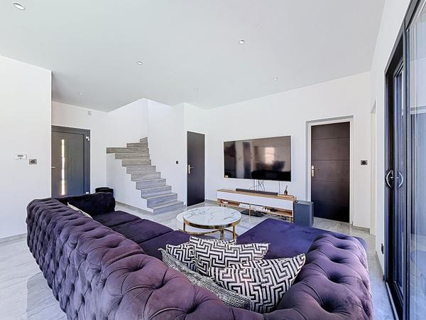 Maison contemporaine de 145m² habitable, 4 chambres,  un garage proches autoroute A 42