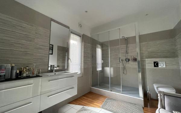 Maison à vendre    6 pièces • 154 m2 Saint-Maur-des-Fossés