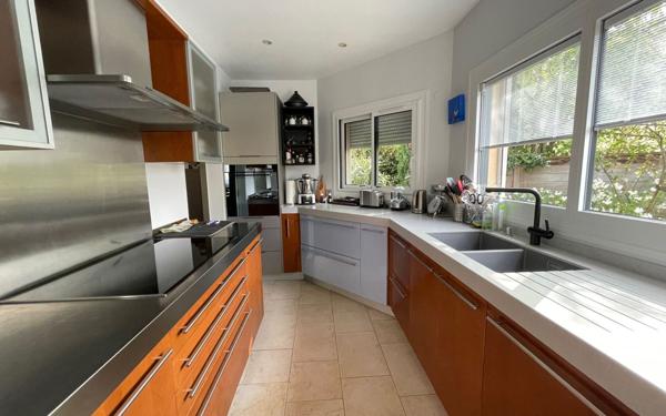 Maison à vendre    6 pièces • 154 m2 Saint-Maur-des-Fossés