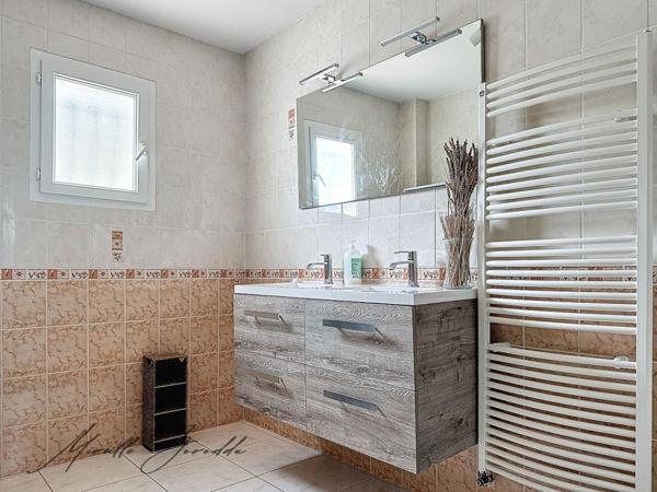 Jonquieres Saint Vincent VILLA 5 pièces122 m² PISCINE ET GARAGE