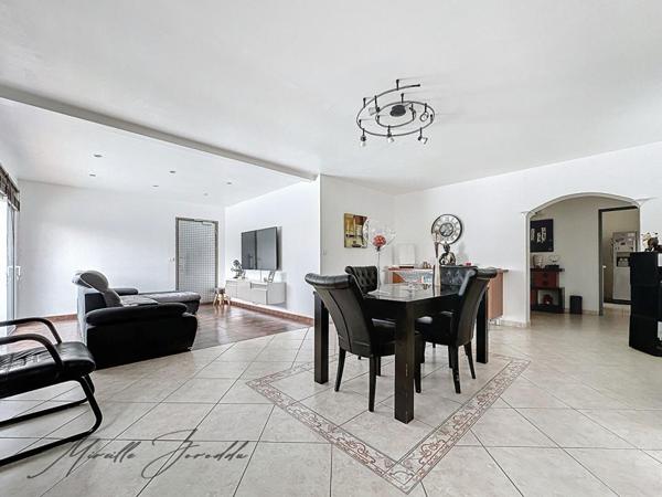 Jonquieres Saint Vincent VILLA 5 pièces122 m² PISCINE ET GARAGE