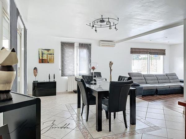 Jonquieres Saint Vincent VILLA 5 pièces122 m² PISCINE ET GARAGE