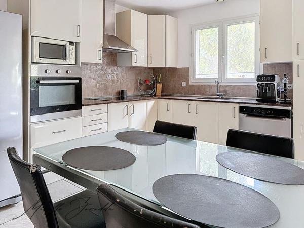 Jonquieres Saint Vincent VILLA 5 pièces122 m² PISCINE ET GARAGE