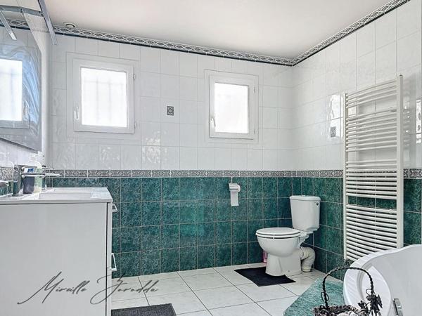 Jonquieres Saint Vincent VILLA 5 pièces122 m² PISCINE ET GARAGE