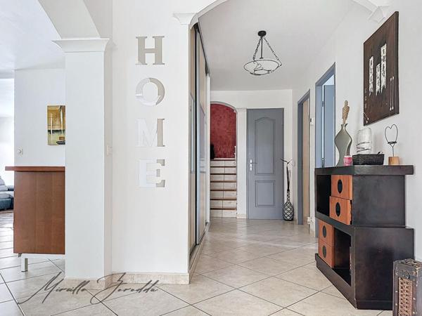 Jonquieres Saint Vincent VILLA 5 pièces122 m² PISCINE ET GARAGE