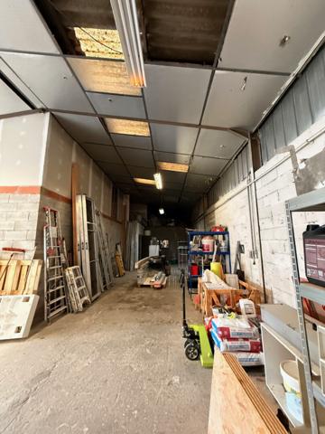 LOCAL AVEC STATIONNEMENT ET BUREAUX- CARCASSONNE