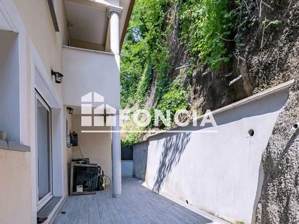 À vendre Immeuble 300 m² - Vienne 38200