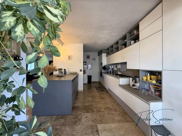 Immeuble à vendre 37 pièces de 1 700 m²