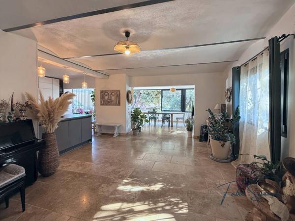 Immeuble à vendre 37 pièces de 1 700 m²