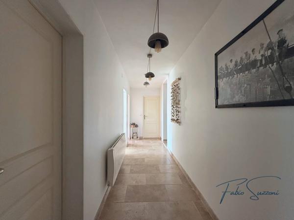 Immeuble à vendre 37 pièces de 1 700 m²