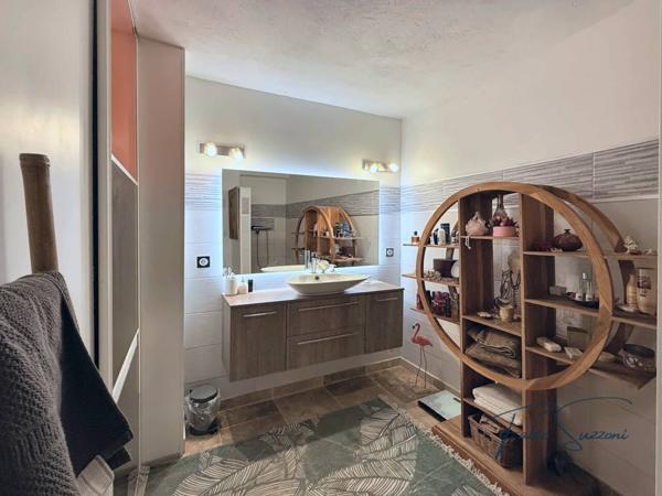 Immeuble à vendre 37 pièces de 1 700 m²