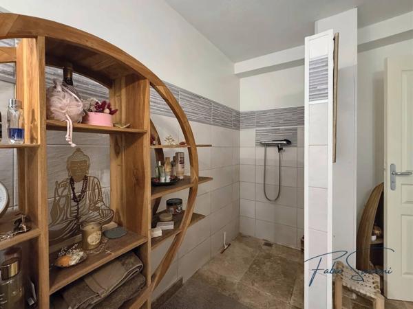 Immeuble à vendre 37 pièces de 1 700 m²