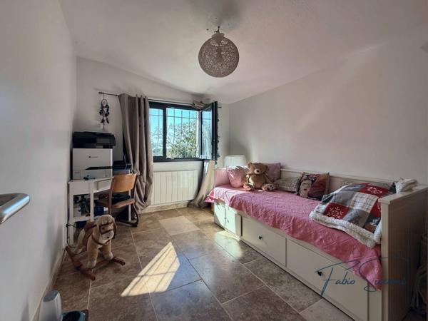 Immeuble à vendre 37 pièces de 1 700 m²