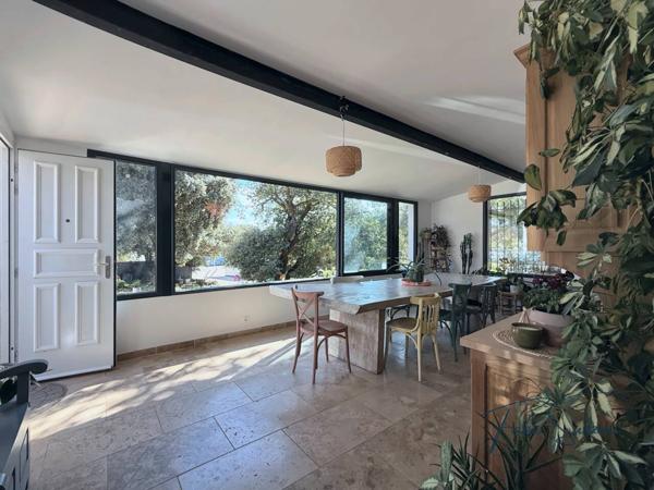 Immeuble à vendre 37 pièces de 1 700 m²
