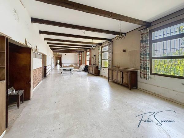 Immeuble à vendre 37 pièces de 1 700 m²