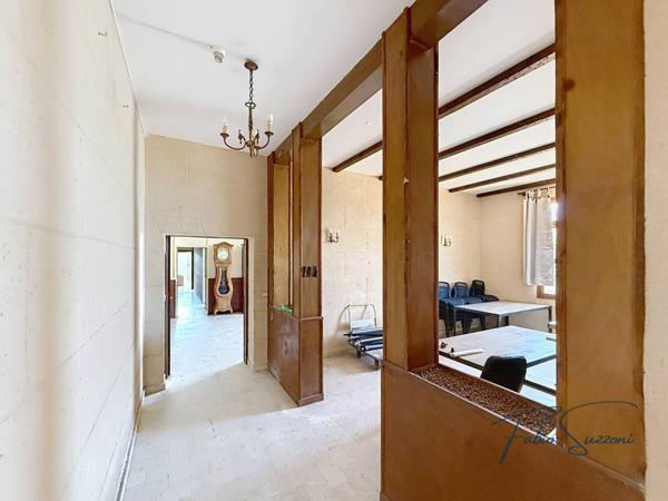 Immeuble à vendre 37 pièces de 1 700 m²