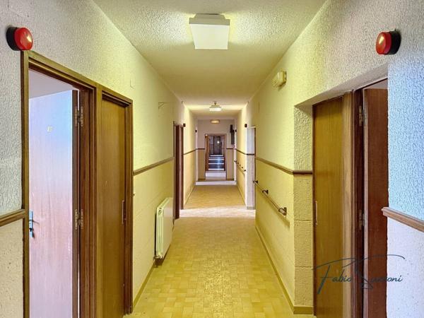 Immeuble à vendre 37 pièces de 1 700 m²