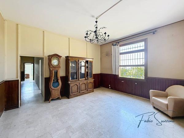 Immeuble à vendre 37 pièces de 1 700 m²
