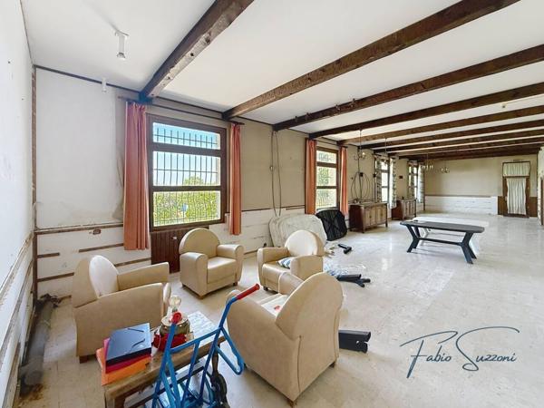 Immeuble à vendre 37 pièces de 1 700 m²