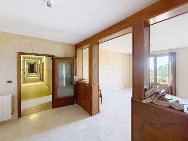 Immeuble à vendre 37 pièces de 1 700 m²