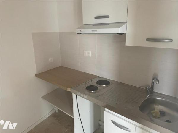 LOCAL COMMERCIAL DE 95 M² - NATIONALE 10