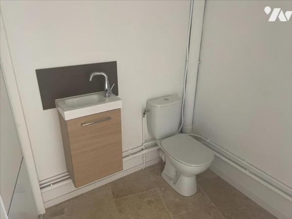 LOCAL COMMERCIAL DE 95 M² - NATIONALE 10