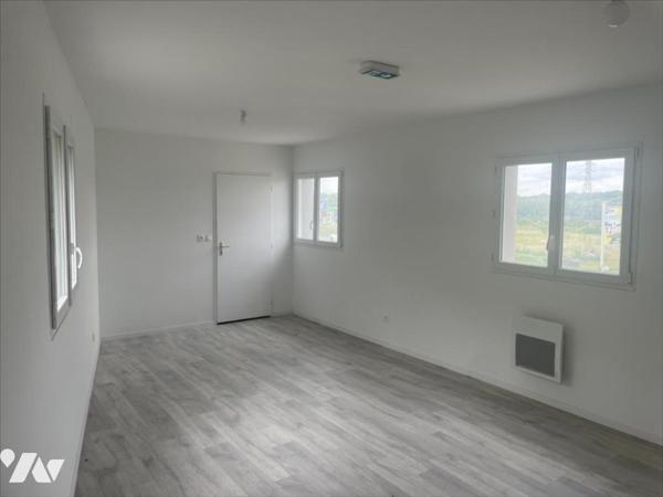 LOCAL COMMERCIAL DE 95 M² - NATIONALE 10