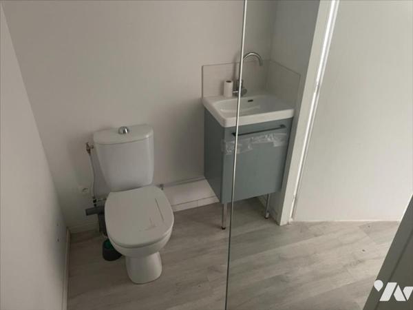 LOCAL COMMERCIAL DE 95 M² - NATIONALE 10